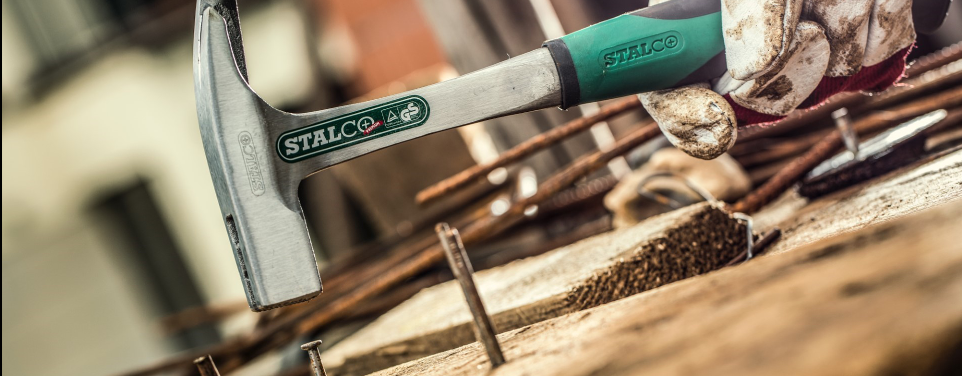 Essential Hand Tools for Professionals and Home Workshops