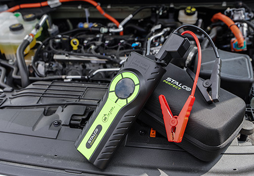 Co to jest booster rozruchowy do akumulatora i jak działa? Jump starter i startery akumulatorowe – praktyczny przewodnik