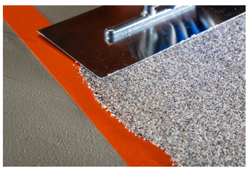 Taśma tynkarska elewacyjna – ochrona powierzchni podczas prac elewacyjnych. Dlaczego warto sięgnąć po taśmę tynkarską?