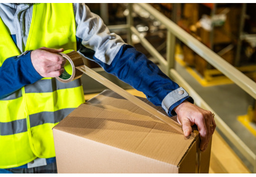 Taśmy ostrzegawcze BHP i pakowe – praktyczne wsparcie w każdym miejscu pracy